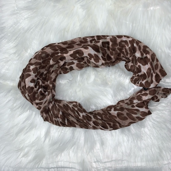 5/$35 💥 Brown Leopard Wrap Scarf - Picture 4 of 4